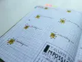 Urocze bullet journal inspiracje: dni tygodnia z flagami i cytat "Always seen impossible until it's done".