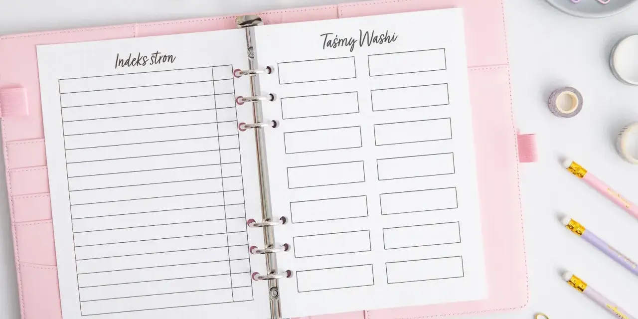 Różowy planer z listą indeksu stron i tabelą na taśmy washi. Idealny, by zacząć przygodę z bullet journal.