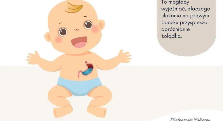 Uśmiechnięte niemowlę z widocznym żołądkiem. Tekst sugeruje, że ułożenie na prawym boczku może pomóc przy refluksie utajonym u niemowląt objawy.
