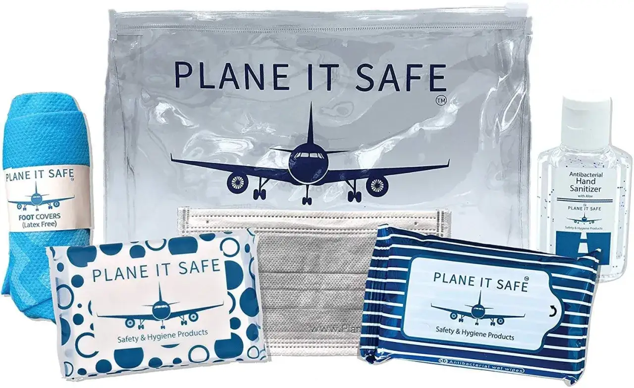 Zestaw Plane It Safe: pokrowce na buty, maseczka, chusteczki i płyn do dezynfekcji. Idealne tabletki do samolotu dla komfortowej podr&oacute;ży.